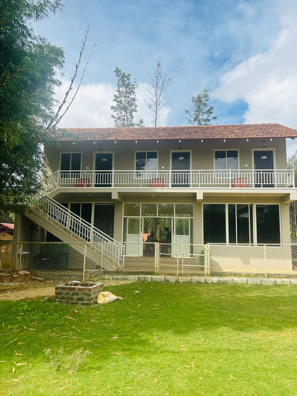 Trippr Chikkamagaluru Hostel Chikmagalūr Buitenkant foto