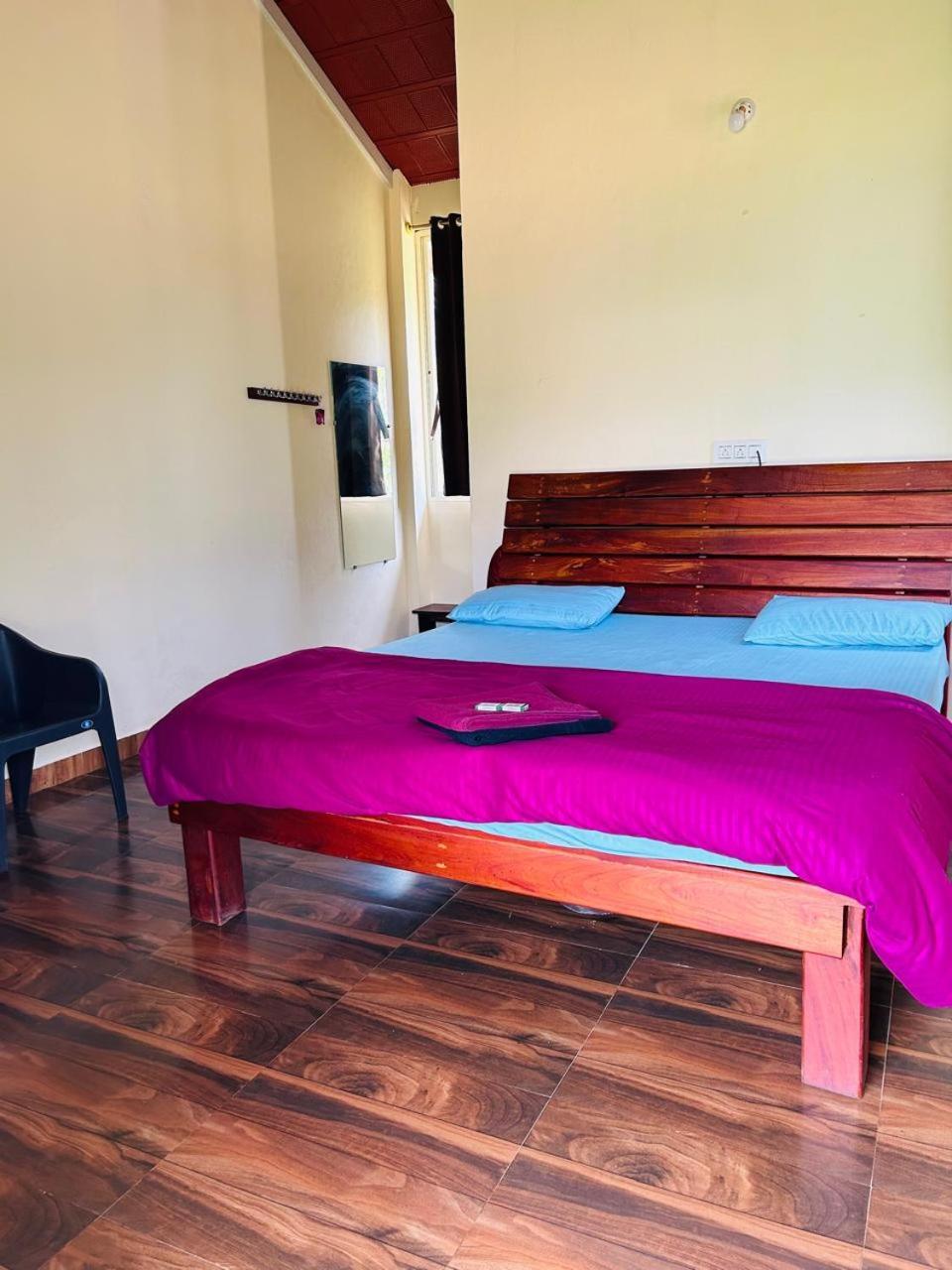 Trippr Chikkamagaluru Hostel Chikmagalūr Buitenkant foto