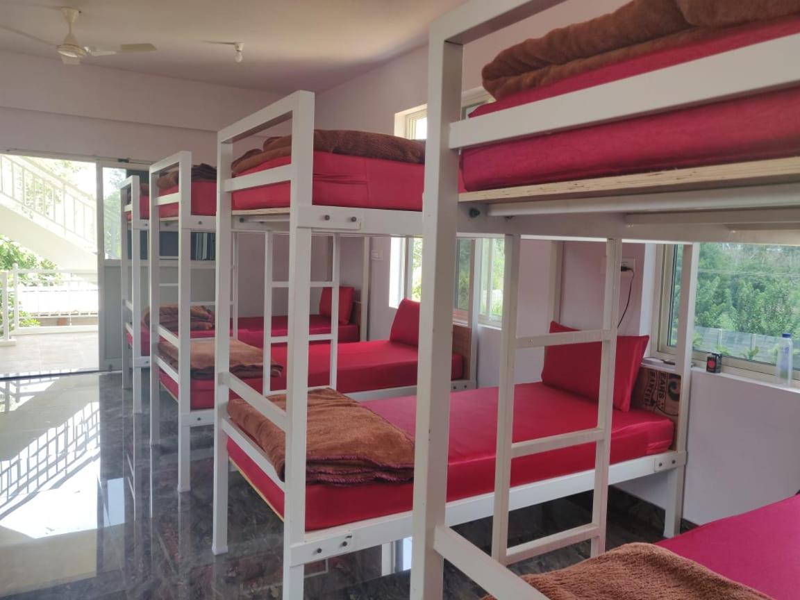 Trippr Chikkamagaluru Hostel Chikmagalūr Buitenkant foto