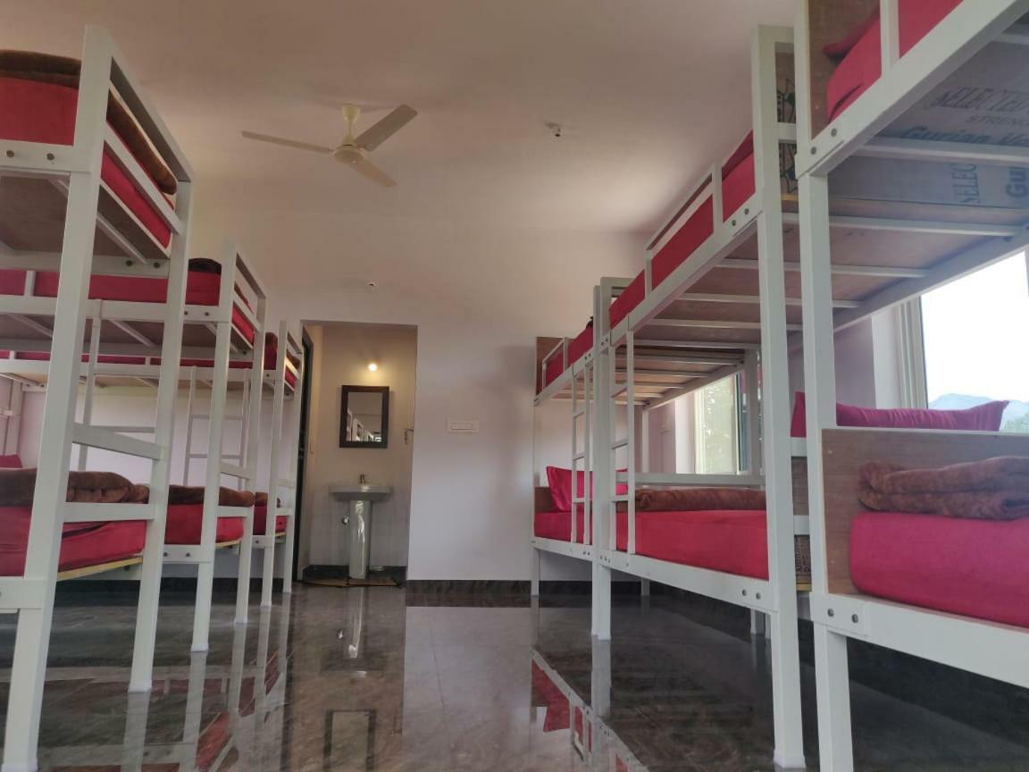 Trippr Chikkamagaluru Hostel Chikmagalūr Buitenkant foto